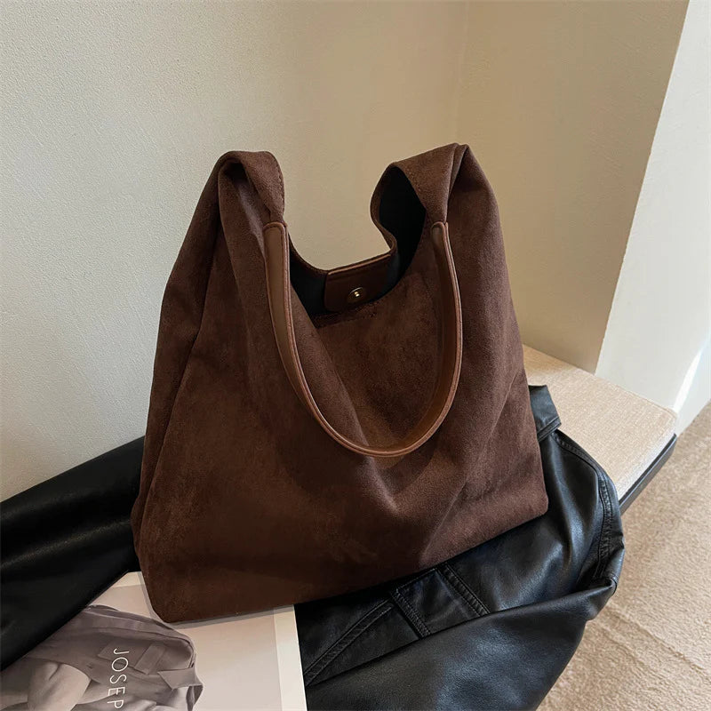 Elara | Everyday Hobo