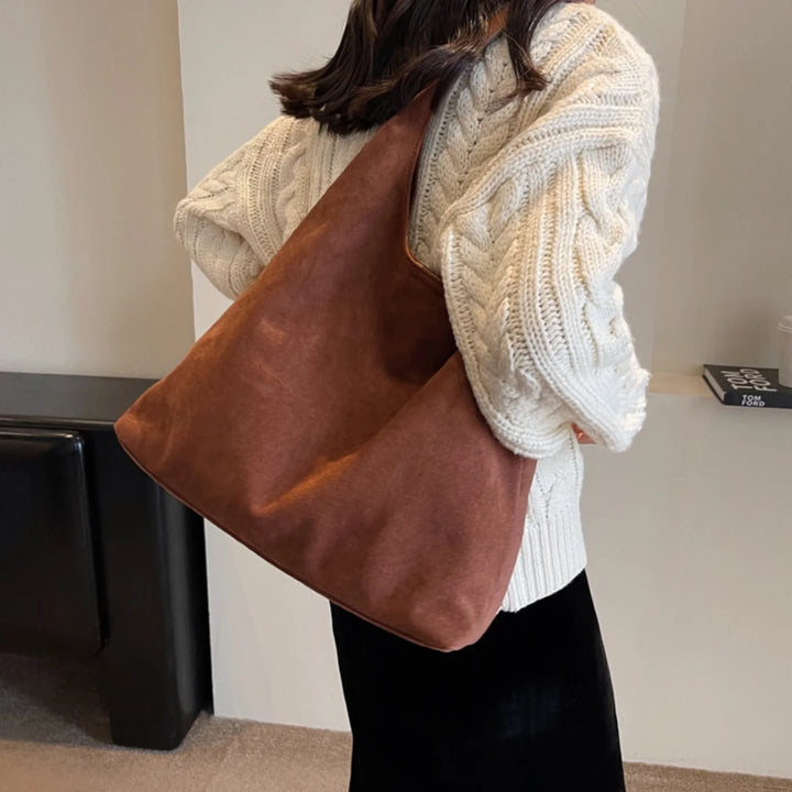 Elara | Everyday Hobo