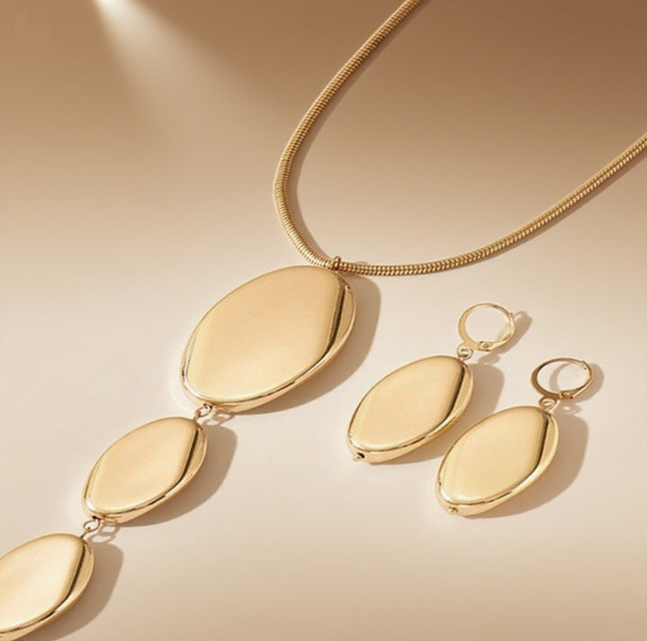 Aviora Necklace