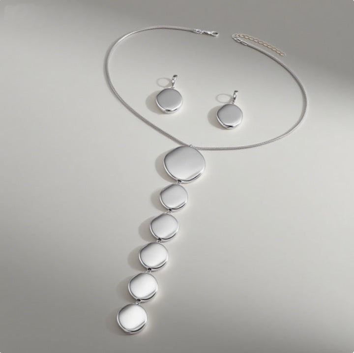 Aviora Necklace