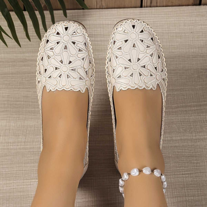 NOVAE | Comfortable, fashionable orthopaedic shoes with cut-outs