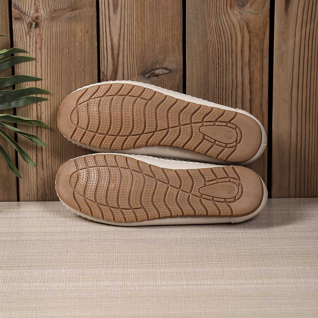 NOVAE | Comfortable, fashionable orthopaedic shoes with cut-outs