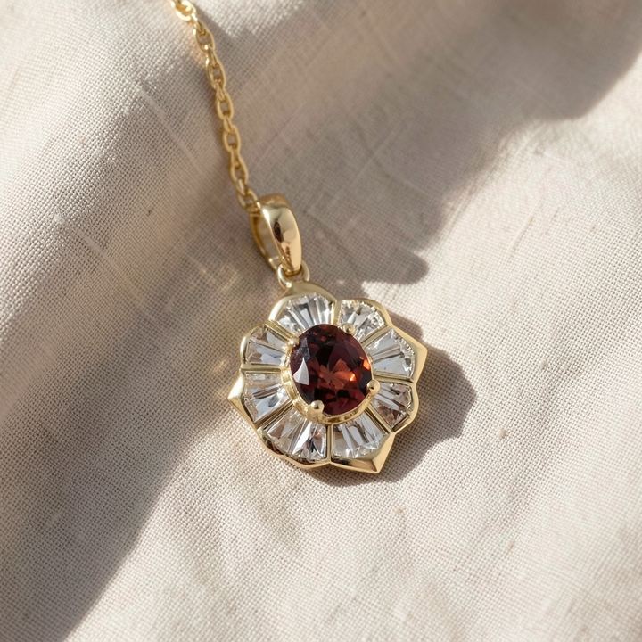 Kavella Solcrimson Gold Necklace